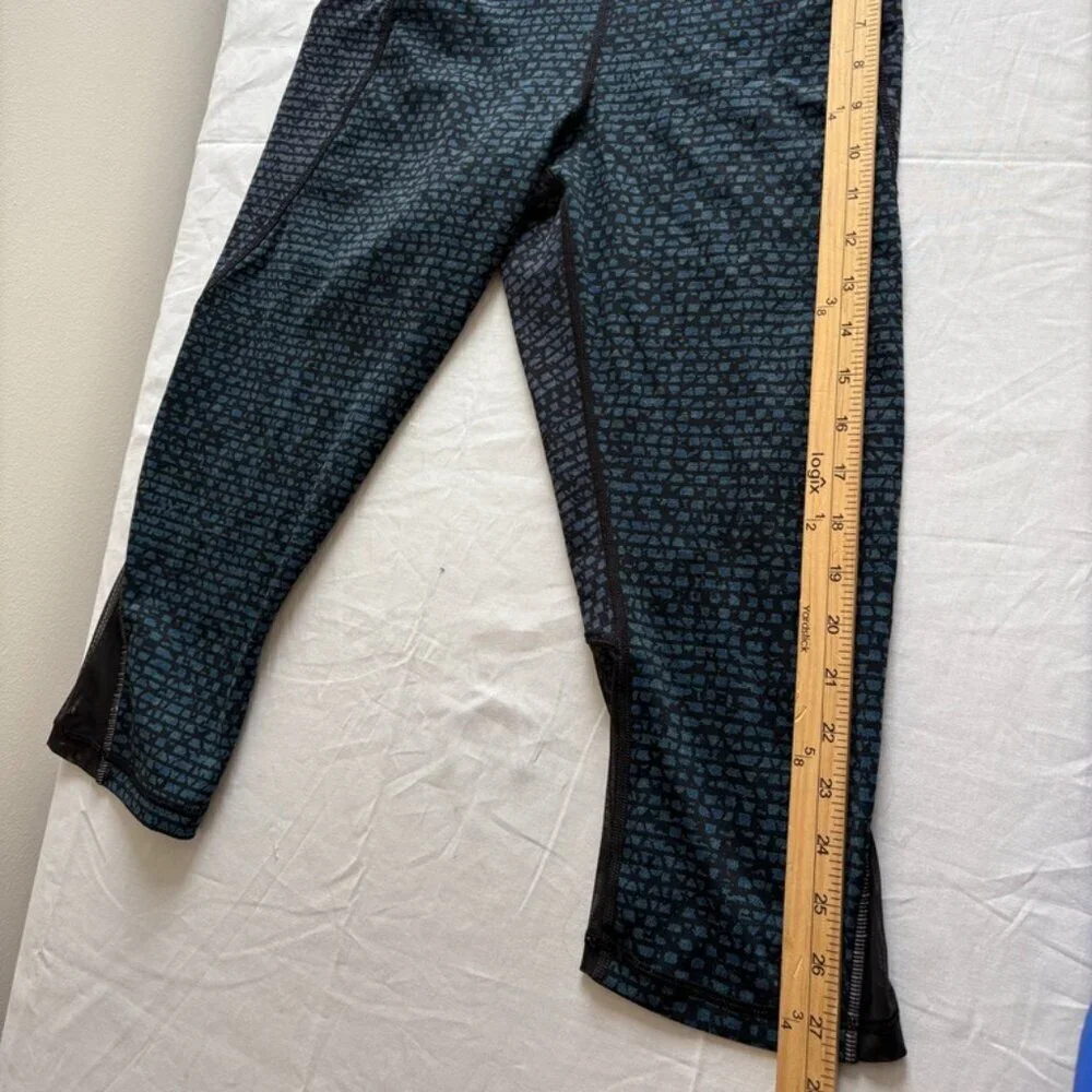 Lululemon Free Runner Crop Size 10 Shatter Weave Desert Teal Alberta Lake/Black